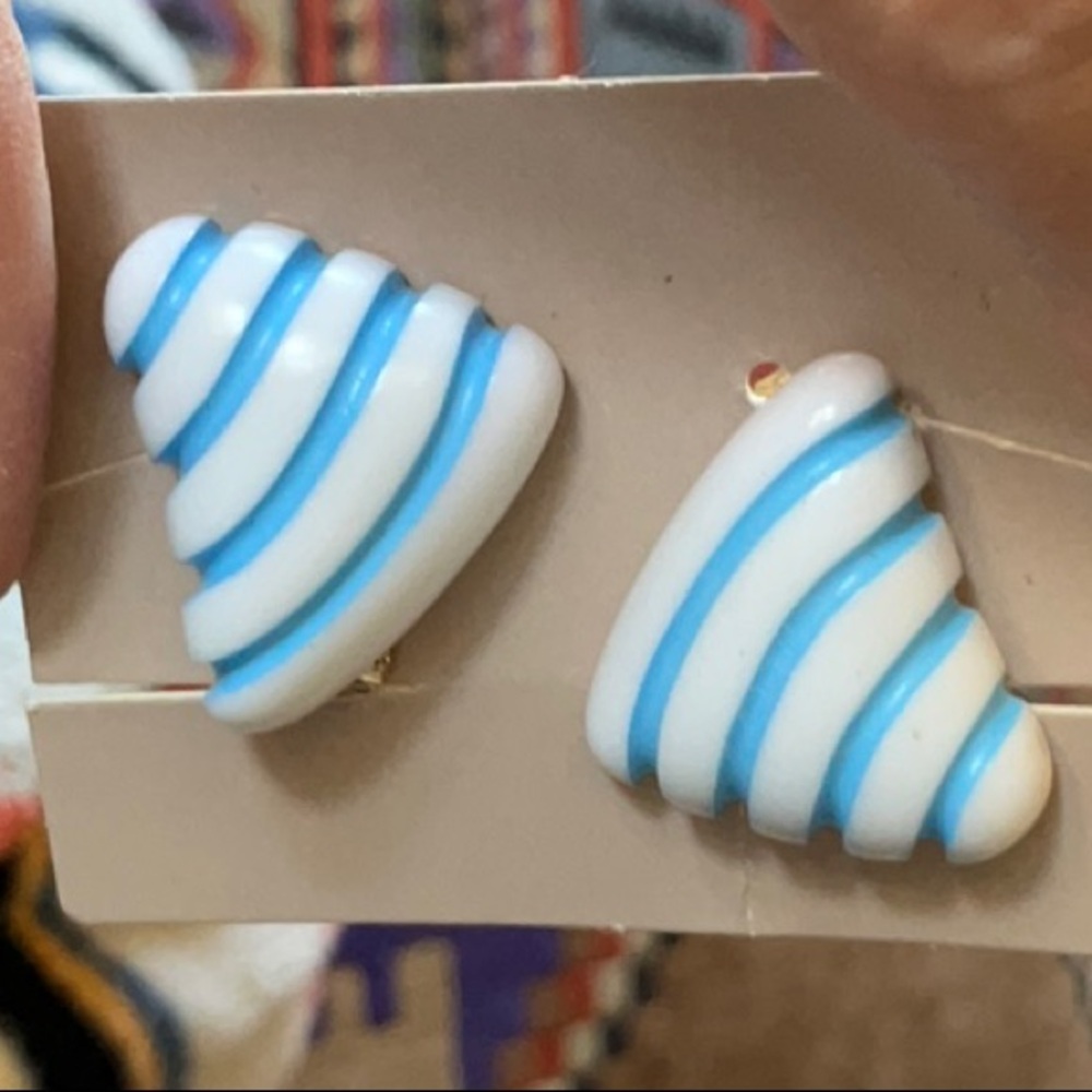 Avon 1986 Candy Colors White And Blue Stripe Triangle Clip Earrings